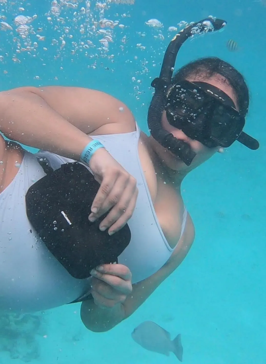Drench 100% Underwater Waterproof Fanny Pack. Waist Pack. Submersible Waterproof Phone Pouch. Dry Bag for Swimming & Snorkelling. Underwater Phone case.