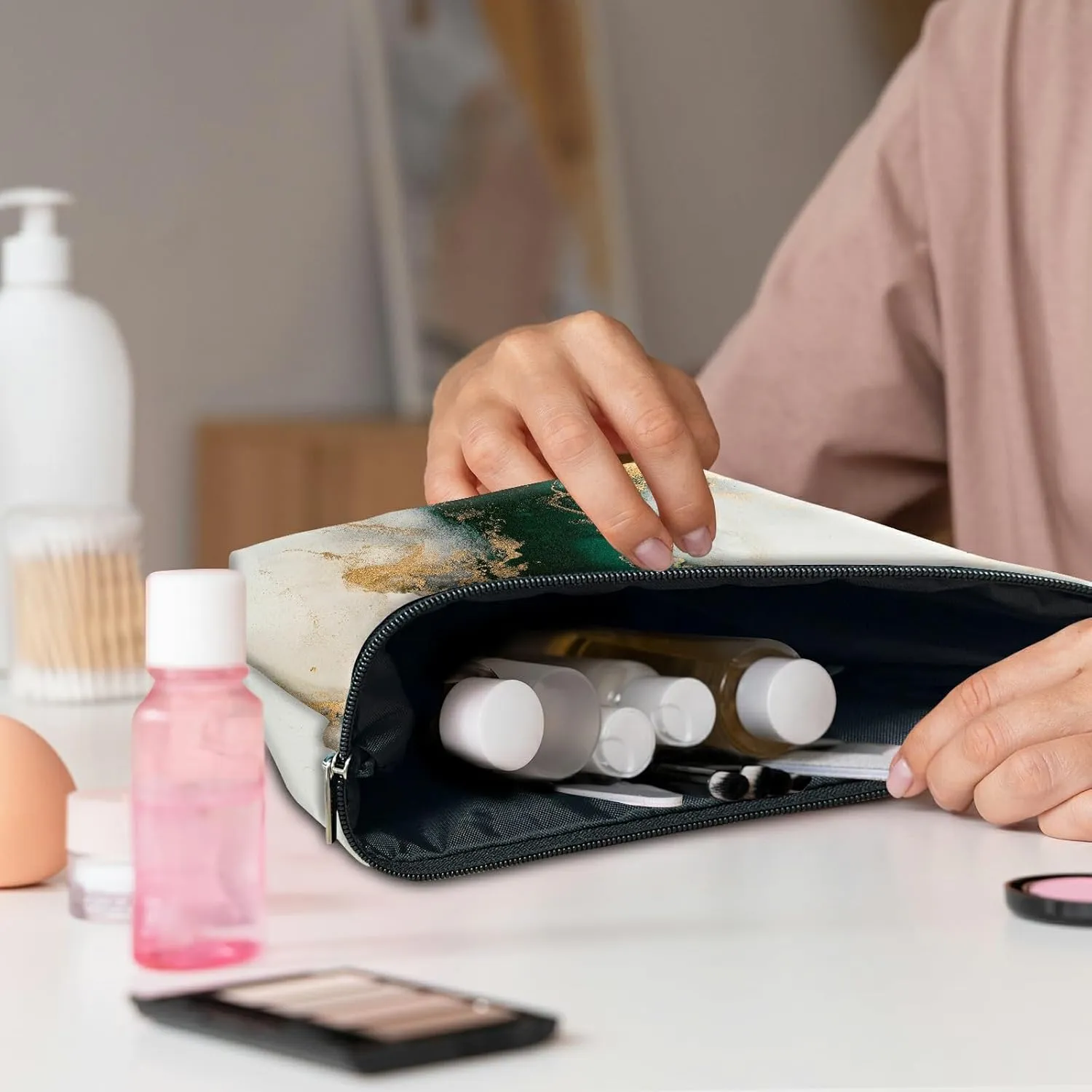 Travel Makeup Bag with Detachable Wrist Strap, Green Marble Stocking Stuffers for Teen Women Toiletry Storage Bag Water Resistant Portable Change Coin Small Purse Zipper Pouch