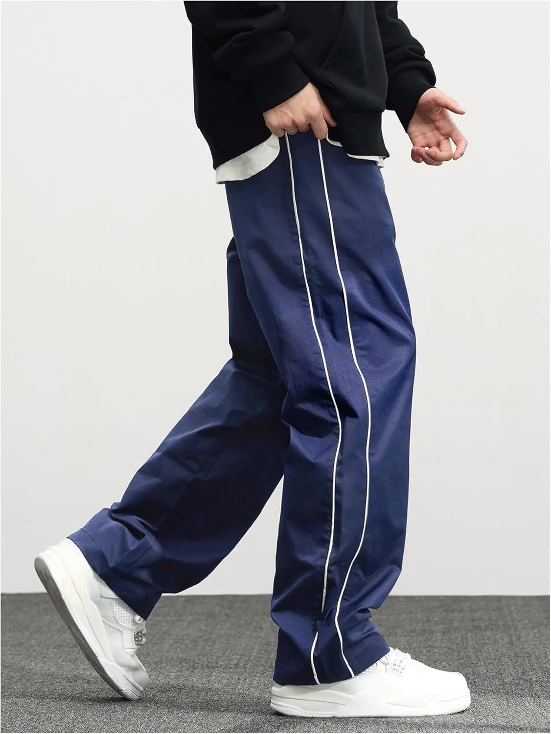 Verdusa Men's Track Pants Straight Leg Acitve Streetwear Elastic Waist Parachute Pants with Pockets