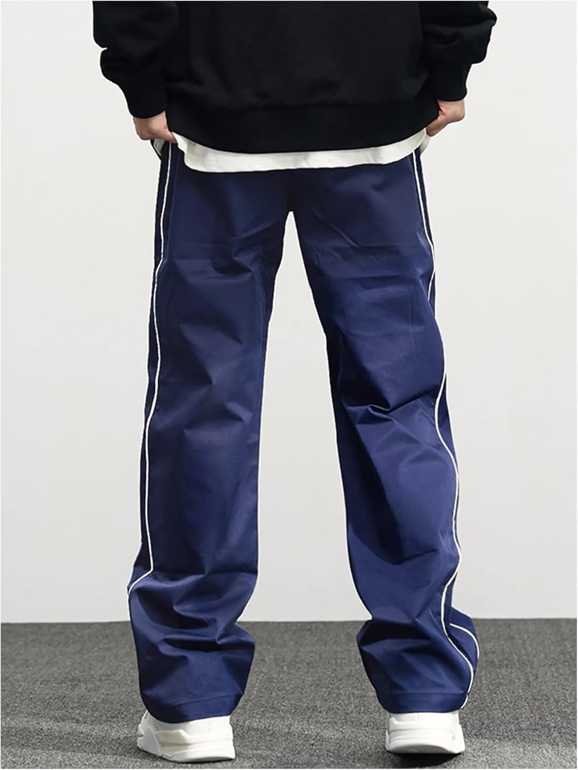 Verdusa Men's Track Pants Straight Leg Acitve Streetwear Elastic Waist Parachute Pants with Pockets